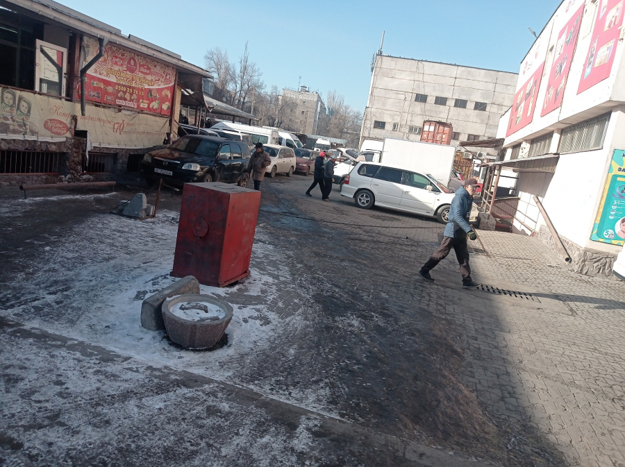 Сгоревшие павильоны на Ошском рынке не связаны с его переносом