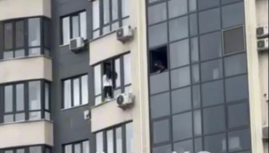 В Бишкеке девушка пыталась спрыгнуть с 7-го этажа - видео