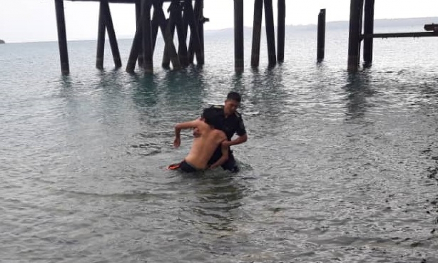 Чолпон ата дикий пляж. Утонул юноша на иссык куле. Пляж пирс иссык куль. Иссык куль купаться. Утонул юноша на иссык куле.