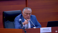 Султанбай Айжигитов: Кредиты должны направляться на развитие экономики, а не на латание дыр