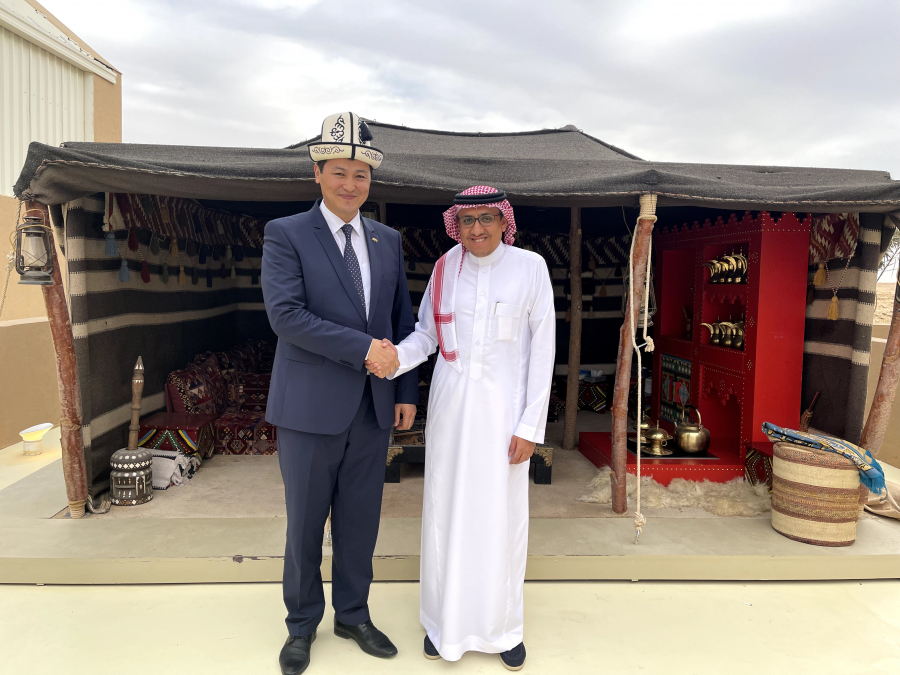 Посол КР в Саудовской Аравии Улукбек Марипов провел встречу с замминистра культуры страны Фахадом Аль-Канааном