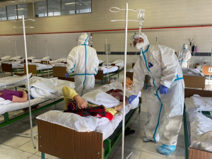 В Бишкеке волонтеры снова начали выезжать на помощь больным с COVID-19