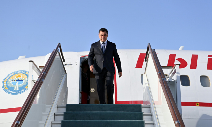 Садыр Жапаров с официальным визитом вылетел в Казахстан