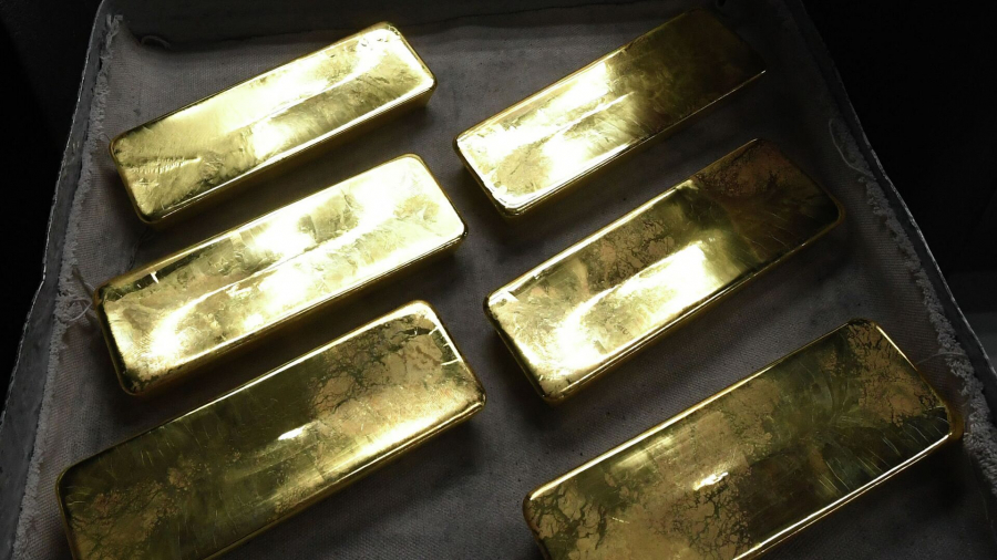 Эксперт: Резервы в золоте Нацбанку надо продолжать наращивать