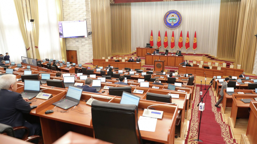 Комитет ЖК одобрил законопроект о фейках в первом чтении