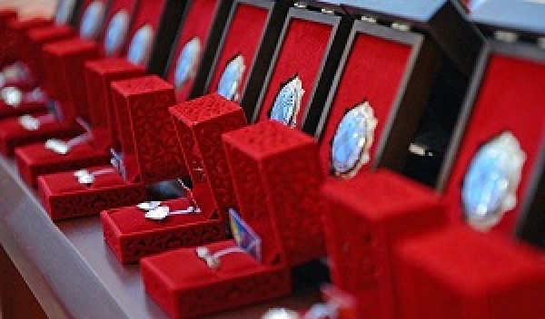 Количество государственных наград в Кыргызстане сократят