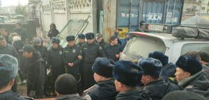 Снос гаражей возле Орто-Сайского рынка. Владельцы обратились к Садыру Жапарову и Камчыбеку Ташиеву