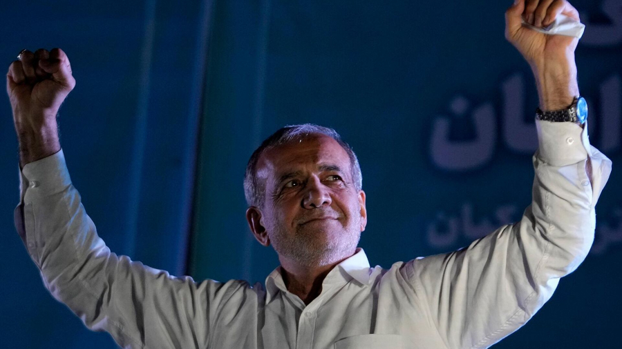 Новым президентом Ирана стал реформатор Масуд Пезешкиан