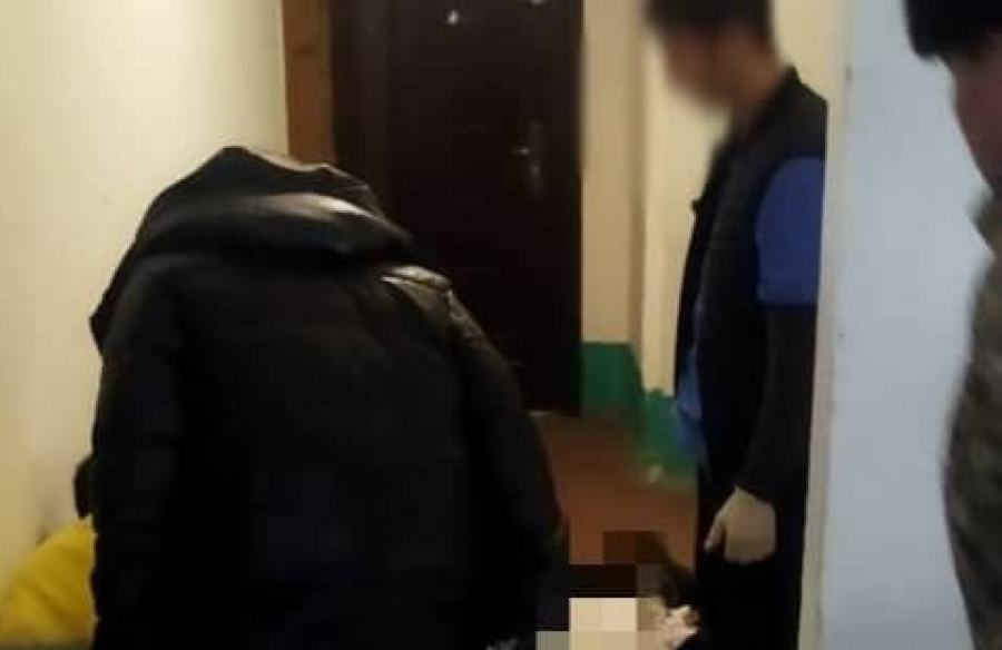 В Бишкеке мужчину зажало в лифте квартирного дома. Он скончался на месте