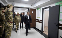 Садыр Жапаров открыл обновленный военный комплекс Погранслужбы в Оше