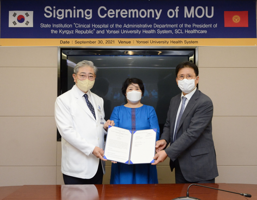 Посольство КР в Корее подписало меморандум с больницей управделами президента