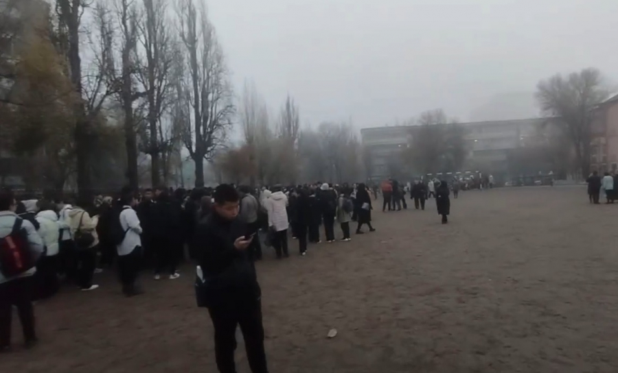 В столичной школе №67 проходит эвакуация - видео