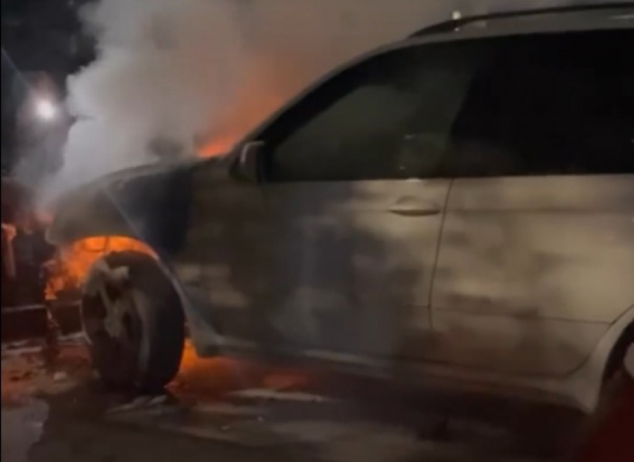В Бишкеке сгорел автомобиль - видео