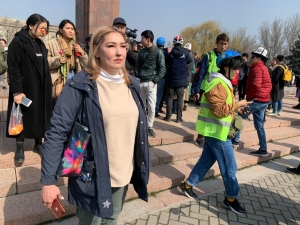 Ширин Айтматова на митинге: Молодежь КР не желает жить в обществе, где не уважают права женщин (видео)