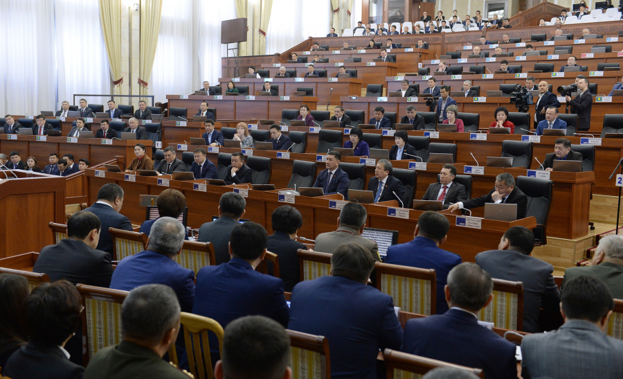 Депутат Сулайманов: Министерства игнорируют наши обращения. Я не знаю, что ответить своим избирателям