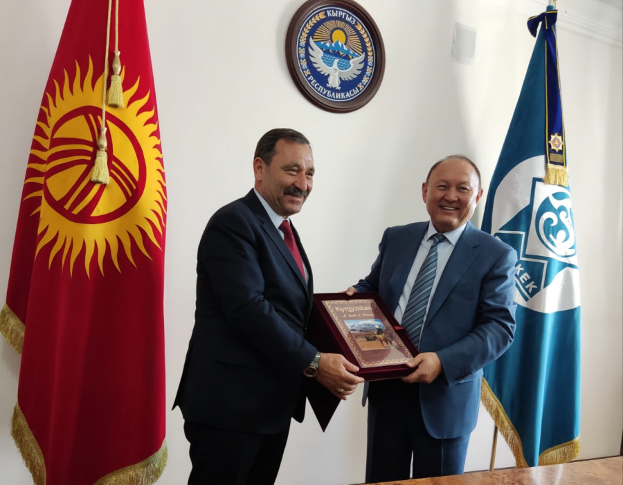 Мэр столицы встретился с главой муниципалитета Этимесгут в Анкаре
