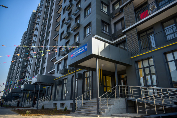 V Biškeku odprli novo podružnico šole št. 40 v stanovanjskem kompleksu GIK