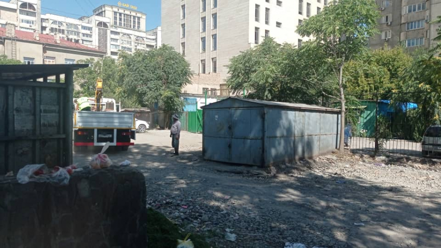 В Бишкеке продолжаются демонтажные работы