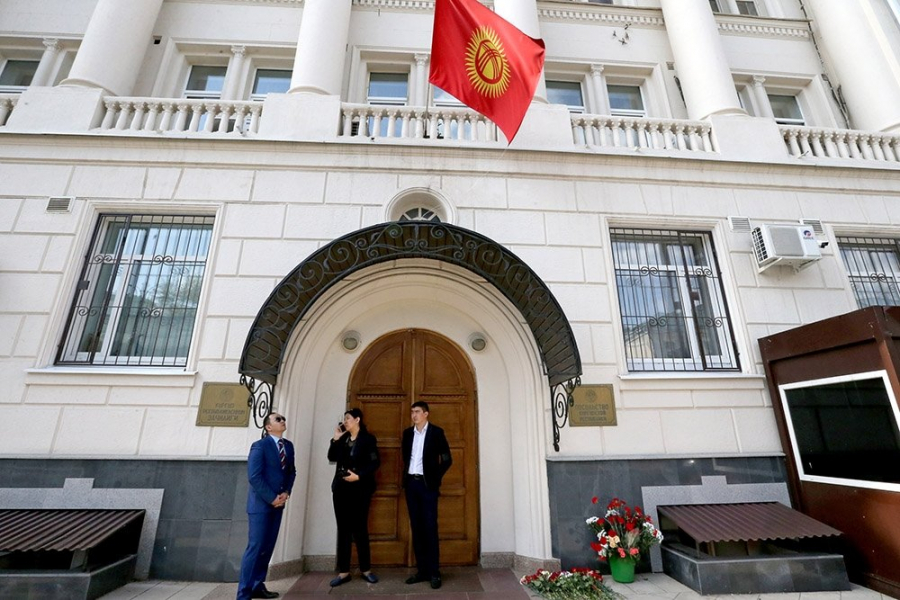 Кыргызстанцам, прибывшим в Россию до 29 декабря 2021 года, необходимо пройти ряд процедур до 10 января