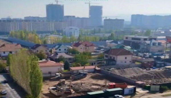 Жители четырех жилмассивов Бишкека потребовали запретить строительство многоэтажек в частном секторе