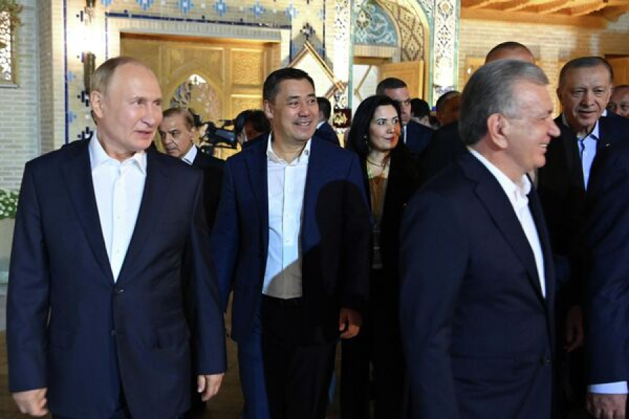 Садыр Жапаров принял участие в церемонии приветствия глав государств-членов ШОС