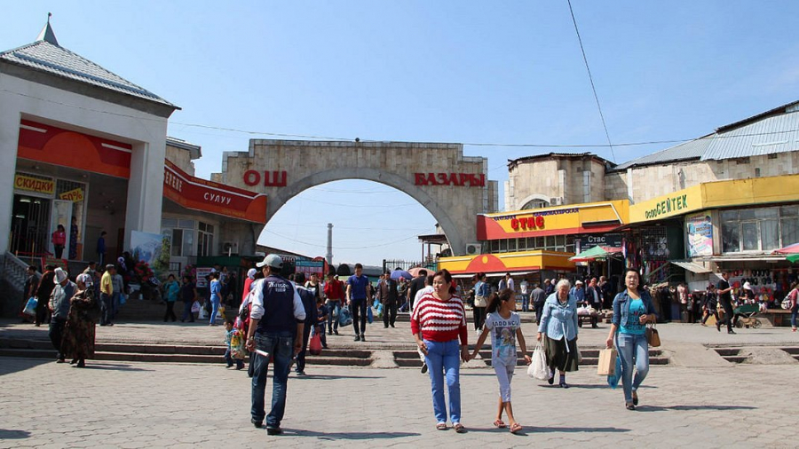 На рынках Бишкека выявили много просроченной продукции