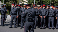 Зарплаты и пенсии силовикам в КР добавят
