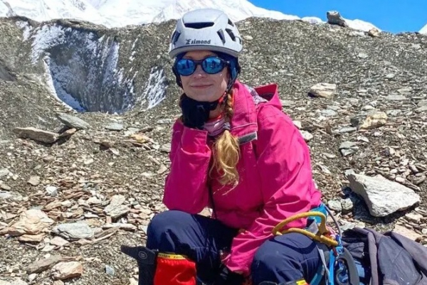 Kirgizistan preiskuje izginotje ruske alpinistke na Piku Pobede, sin prosi za novo iskalno akcijo