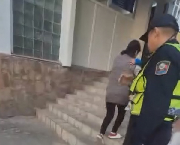 Патрульные помогли экстренно доставить больного ребенка в больницу (видео)