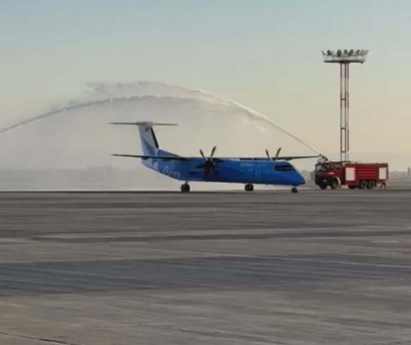 V Kirgizistan prispelo tretje letalo Dash 8 Q400 za državno letalsko družbo Asman Airlines