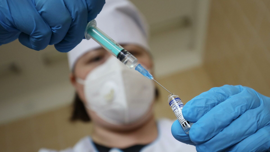В Кыргызстане полный курс вакцинации от COVID-19 прошли более 1,2 млн человек