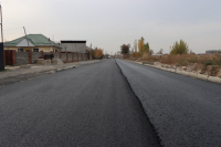 В Бишкеке асфальтируют улицу Кадыр-Ата в Полицейском городке