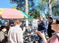 В мэрии Бишкека пока решили не закрывать блошиный рынок на улице Фучика