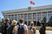 Для иностранных туристов хотят организовать экскурсии по Жогорку Кенешу
