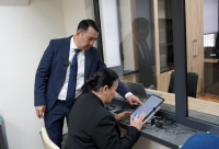 В Жогорку Кенеше заработала современная общественная приемная