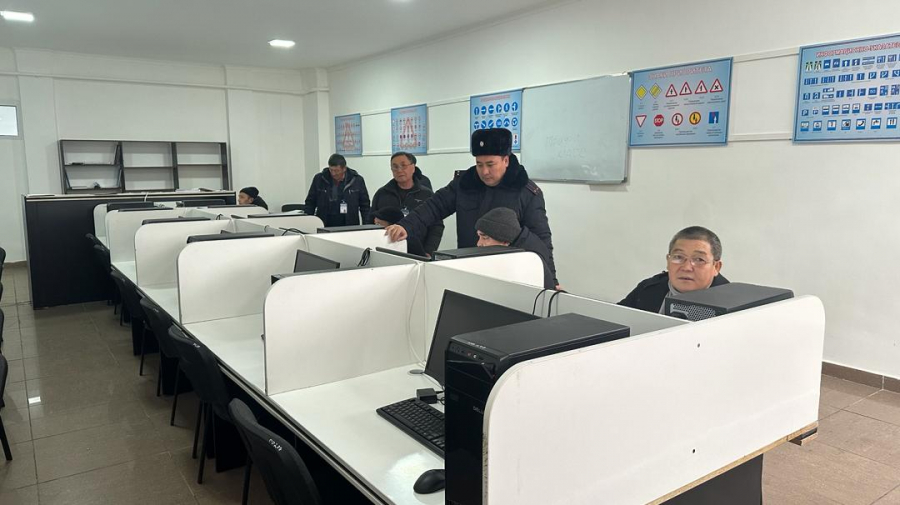 124 водителя автобусов в Бишкеке не прошли тест на знание ПДД