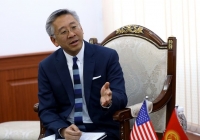 Посол США в КР: Мы продолжим выдавать визы туристам, бизнесменам и студентам​ (видео)