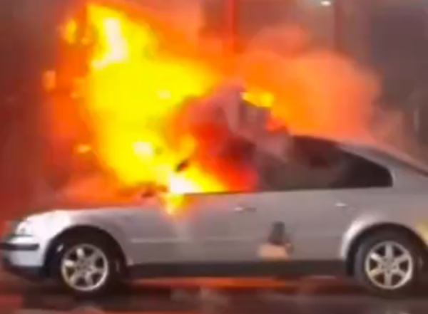 Сотрудники Тазалыка потушили горящую машину еще до приезда пожарных