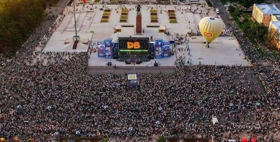 Концерт группы D Billions собрал более 25 тысяч человек