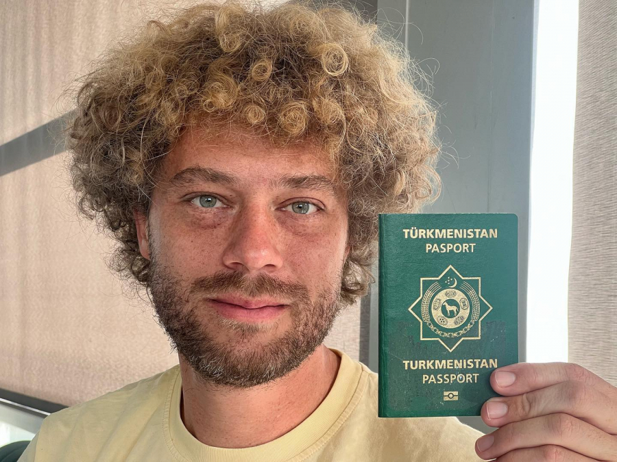 Блогер Илья Варламов принял гражданство Туркменистана