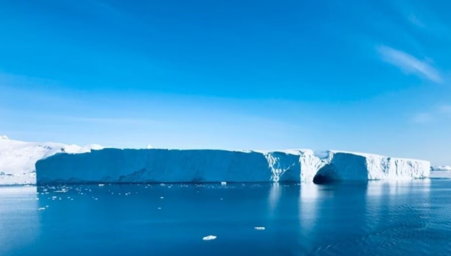 Самый большой в мире айсберг начал движение после 37 лет на мели