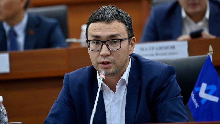 Депутат: Члены правления Нацбанка получают в месяц более 1 млн сомов. Это слишком!