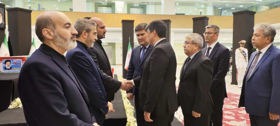 Бакыт Торобаев принял участие в официальной церемонии прощания с президентом Ирана
