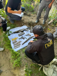 В Ошской области обнаружили оружейный тайник