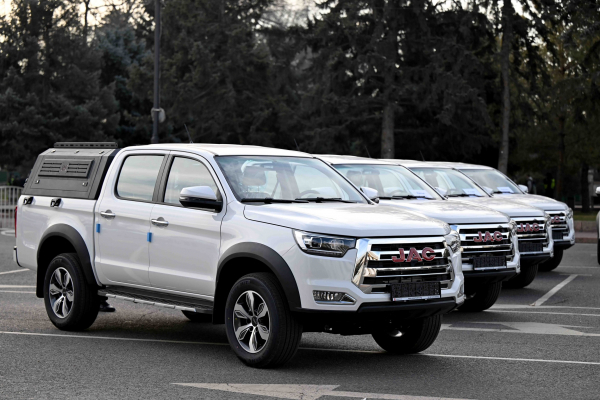 Глава кабмина передал Минсельхозу 44 служебных автомобиля