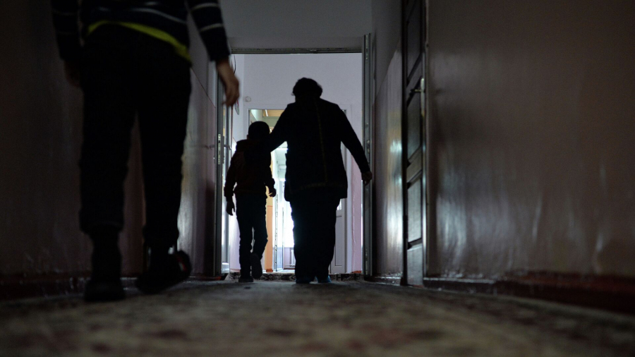 В Кыргызстане откроют 550 новых штатных отделений соцработников для детей
