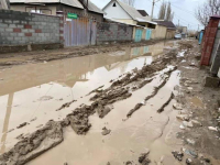 Ужасное состояние улицы в селе Орто-сай. В мэрии ответили возмущенным жителям (фото)