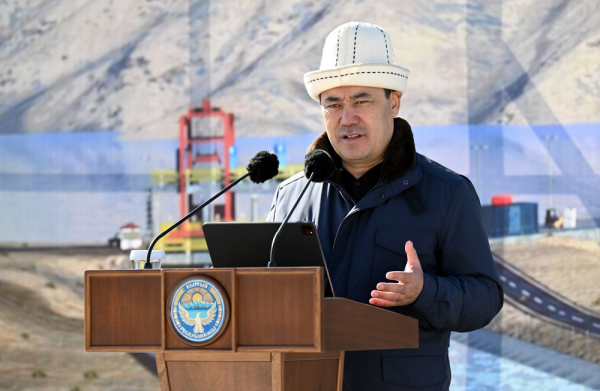 Садыр Жапаров потребовал отменить безлимитный тариф