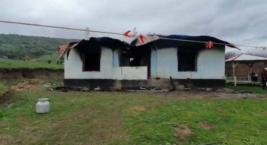 В Джалал-Абадской области сгорел дом от молнии