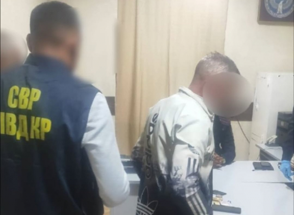 В Караколе подозреваемый в краже пытался подкупить милиционеров (видео)